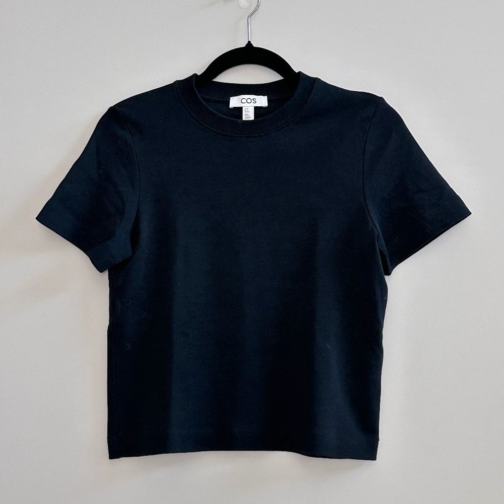 COS The Clean Cut T-Shirt in Black XS